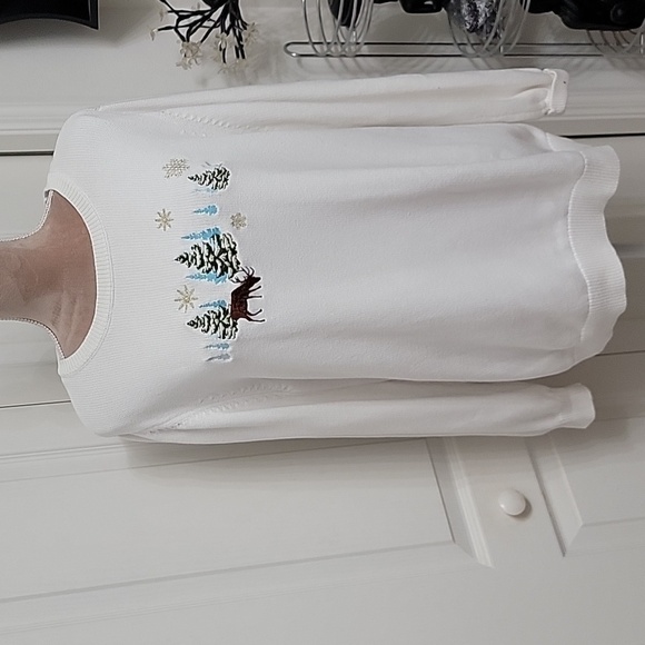 Cabelas, Size 2XL, Winter Scene Embroidered White Sweater, EUC - Picture 1 of 10